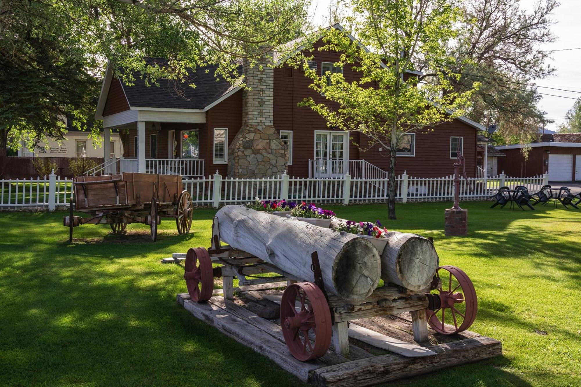 Silver Maple Inn And The Cain House Country Suites Bridgeport Exteriör bild