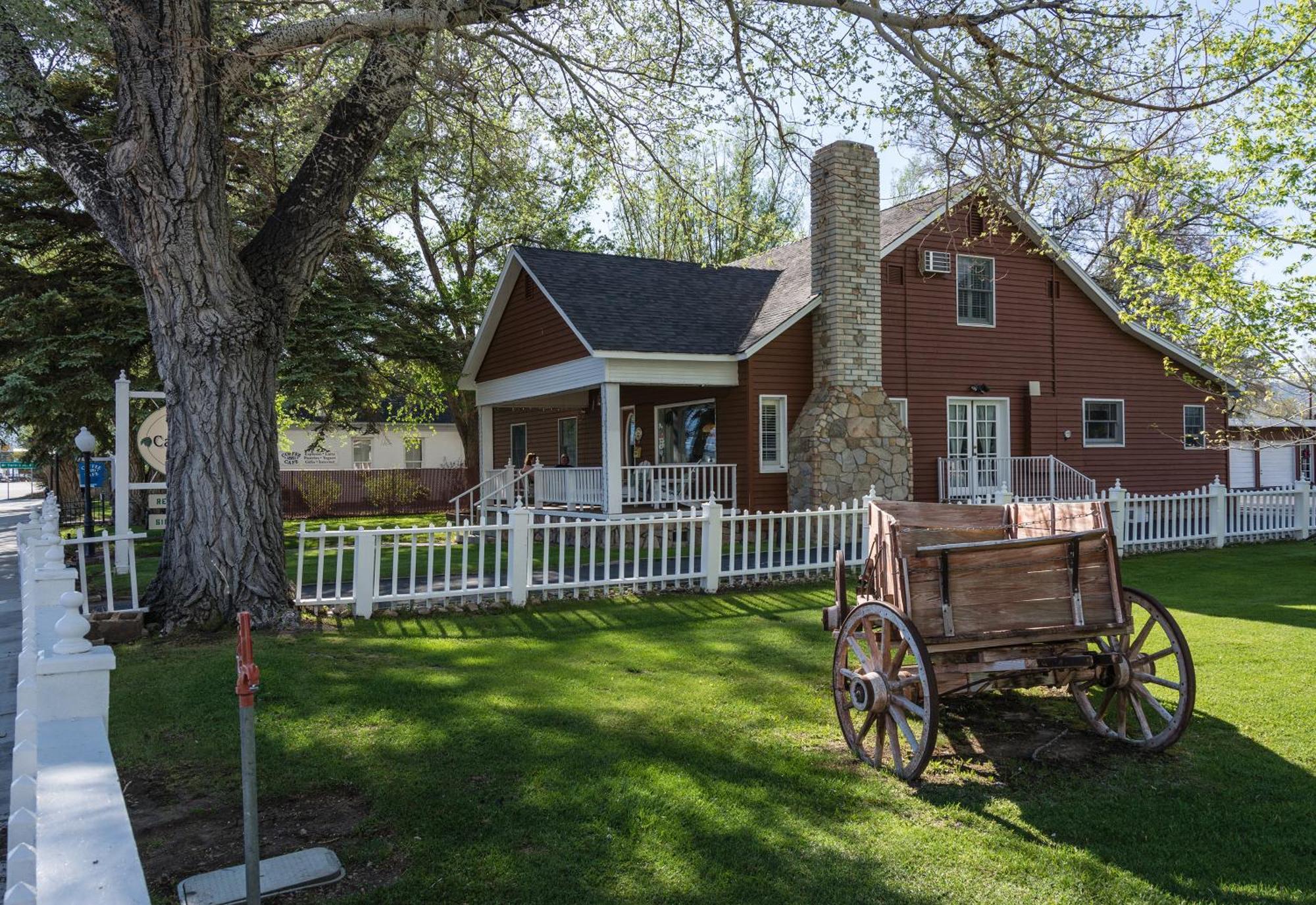 Silver Maple Inn And The Cain House Country Suites Bridgeport Exteriör bild